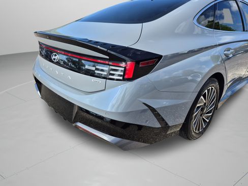 Certified 2024 Hyundai Sonata Limited FWD image 35