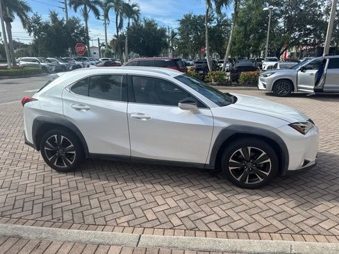 Used 2019 Lexus UX 200 w/ Accessory Package 2 FWD image 8