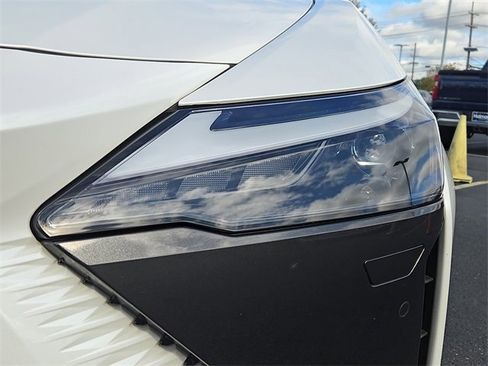 Used 2023 Lexus RZ 450e Premium image 9