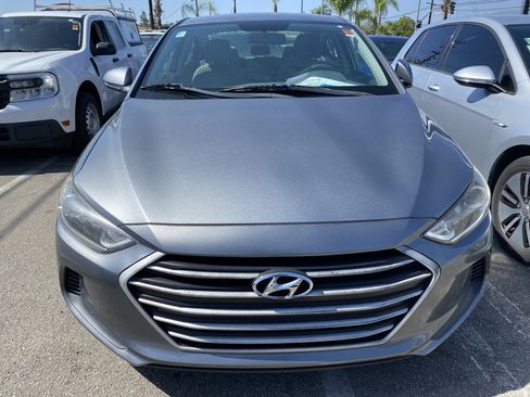 Used 2018 Hyundai Elantra SE FWD image 3