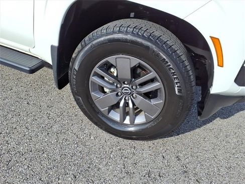 Certified 2025 Nissan Frontier SV image 22