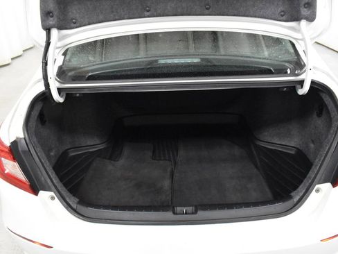 Used 2018 Honda Accord EX image 11