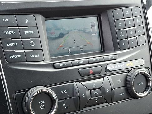 Used 2018 Ford Explorer XLT AWD/4WD image 18