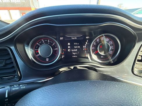 Used 2016 Dodge Challenger SXT image 22