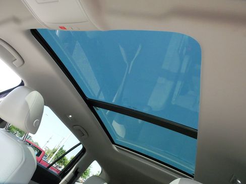 Certified 2023 Volkswagen Atlas SE w/ Panoramic Sunroof Package AWD/4WD image 32