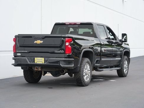 Used 2024 Chevrolet Silverado 3500 High Country w/ High Country Premium Package AWD/4WD image 3