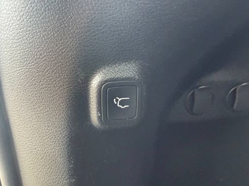 Used 2021 Jeep Cherokee Trailhawk w/ Technology Group AWD/4WD image 40