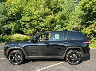 Used 2024 Jeep Grand Cherokee Limited w/ Black Appearance Package AWD/4WD video 2