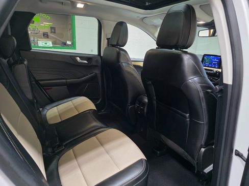 Used 2022 Ford Escape Titanium w/ Titanium Premium Package image 24