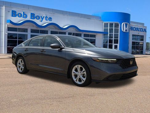 Certified 2025 Honda Accord LX image 3