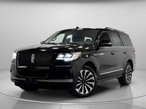 Used 2023 Lincoln Navigator Reserve image 1
