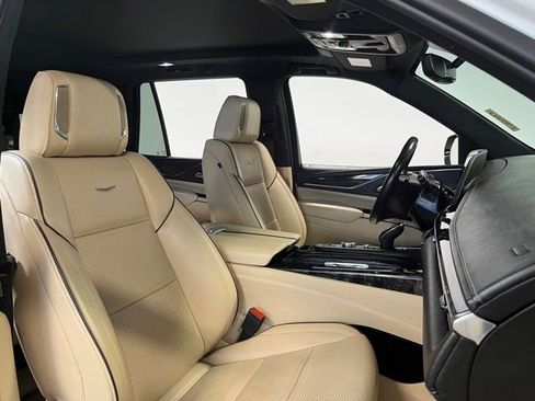 Used 2023 Cadillac Escalade Premium Luxury w/ Performance Package AWD/4WD image 10