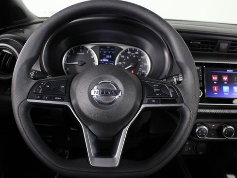 Certified 2019 Nissan Kicks S image 9