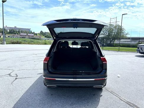 Used 2020 Volkswagen Tiguan SEL AWD/4WD image 21