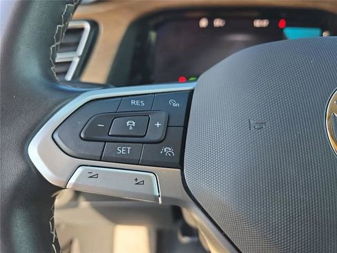 Used 2025 Volkswagen Atlas SE FWD image 25