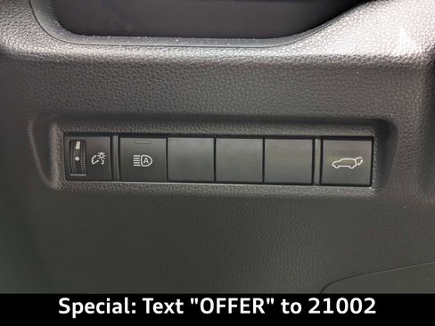 Used 2019 Toyota RAV4 XLE Premium FWD image 30