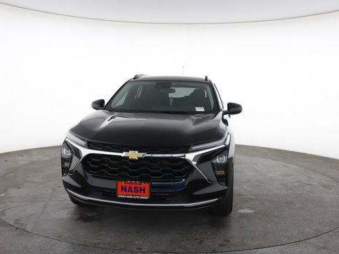 Used 2025 Chevrolet Trax LT w/ Driver Confidence Package FWD image 4