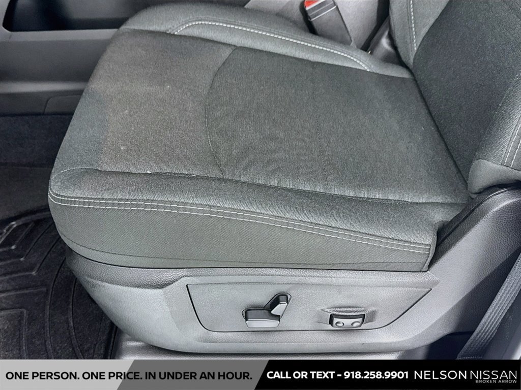 Used 2025 RAM 3500 Big Horn AWD/4WD image 20
