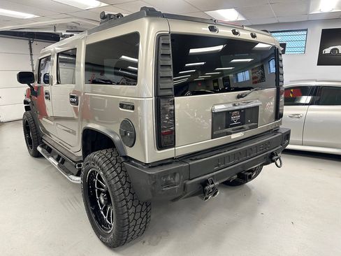 Used 2004 HUMMER H2 w/ Preferred Equipment Group image 5