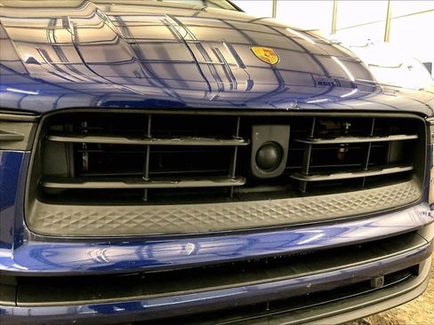 Used 2023 Porsche Macan Turbo image 29