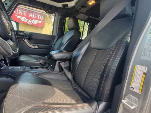 Used 2016 Jeep Wrangler Unlimited Sahara AWD/4WD image 3