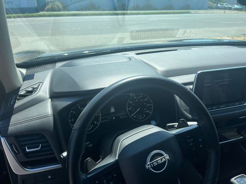 Used 2025 Nissan Rogue SV FWD image 36