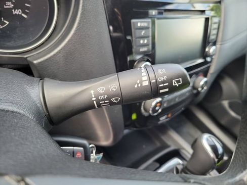 Used 2018 Nissan Rogue S AWD/4WD image 25