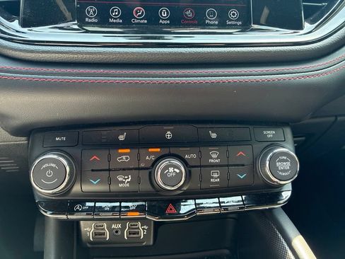 Used 2023 Dodge Durango GT RWD image 14