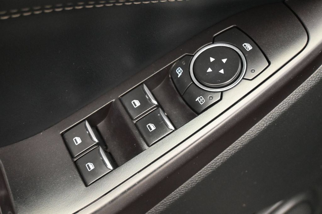 Used 2020 Ford Explorer XLT w/ Equipment Group 202A RWD image 3