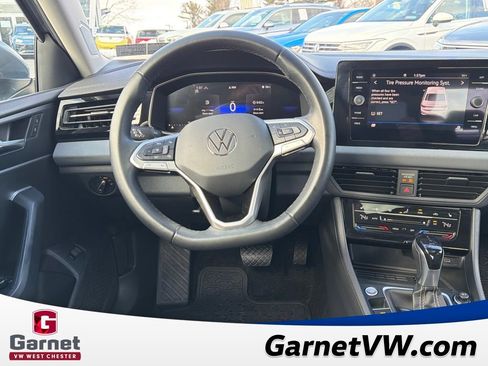 Used 2025 Volkswagen Jetta SE image 14
