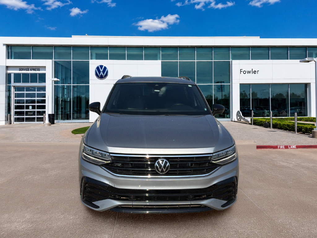 Used 2023 Volkswagen Tiguan SE R-Line FWD image 2