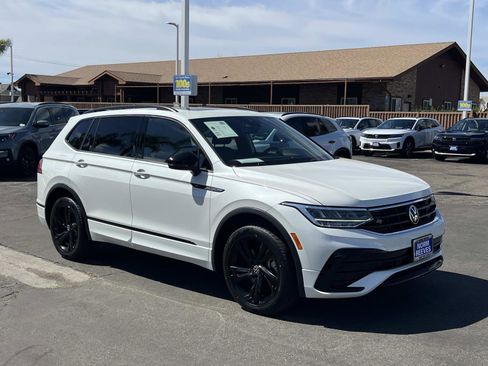 Used 2023 Volkswagen Tiguan SE R-Line image 29