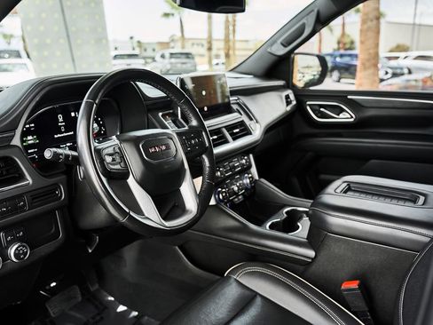 Used 2022 GMC Yukon SLT RWD image 2