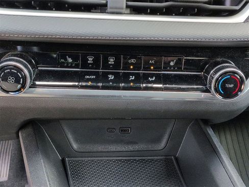 Certified 2025 Chevrolet Equinox LT w/ Safety and Technology Package image 17