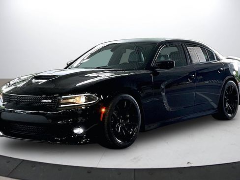 Certified 2018 Dodge Charger R/T RWD image 4