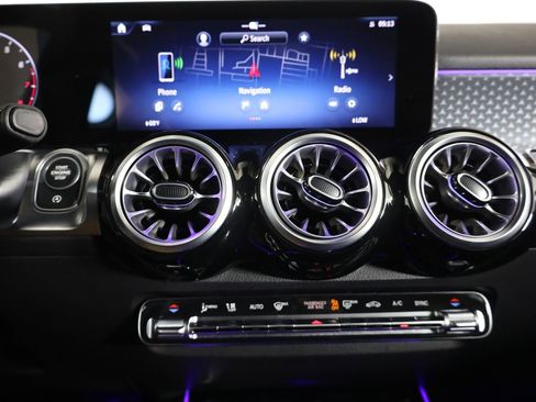 Certified 2025 Mercedes-Benz GLB 250 4MATIC image 27