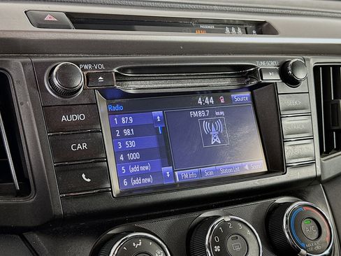 Used 2018 Toyota RAV4 LE image 21