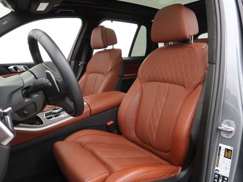 Used 2025 BMW X5 xDrive40i w/ Executive Package AWD/4WD image 12