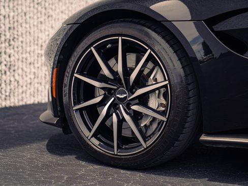 Used 2020 Aston Martin V8 Vantage Coupe RWD image 17