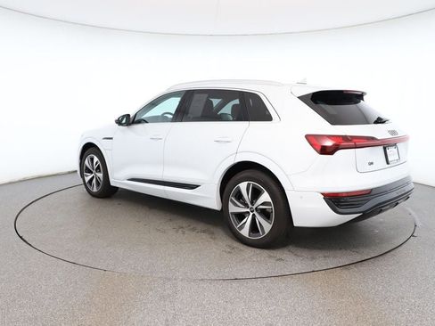Used 2024 Audi Q8 e-tron Premium Plus w/ Premium Plus Package image 3