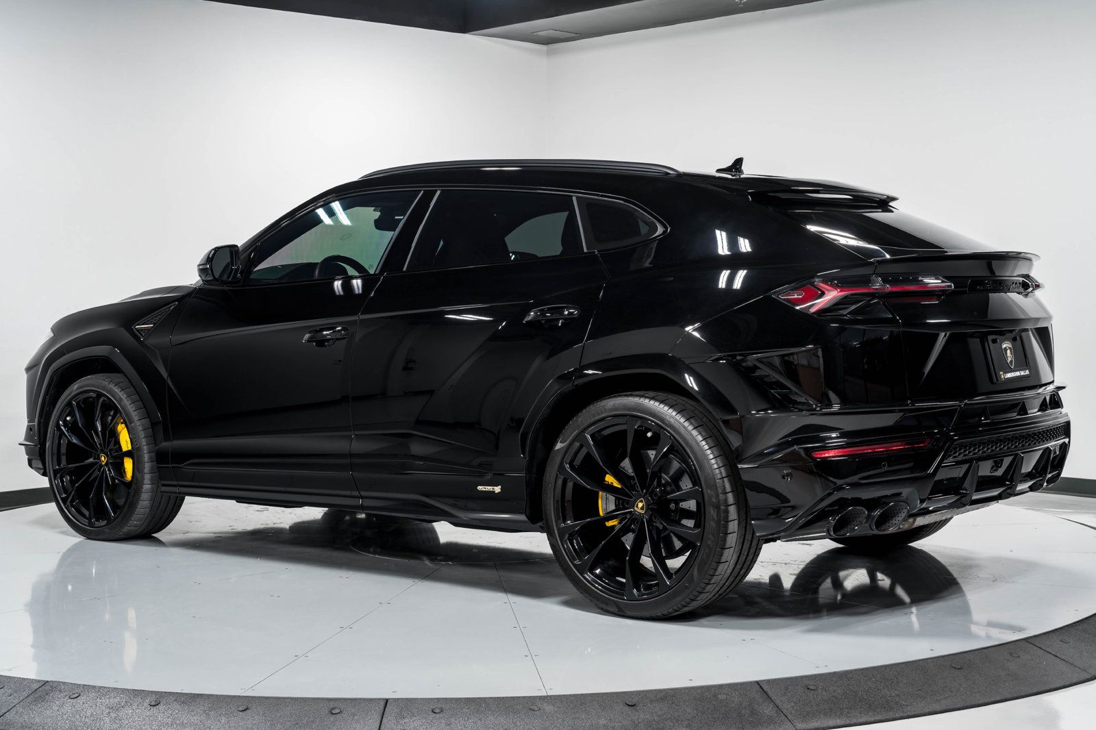 Used 2024 Lamborghini Urus S AWD/4WD image 5