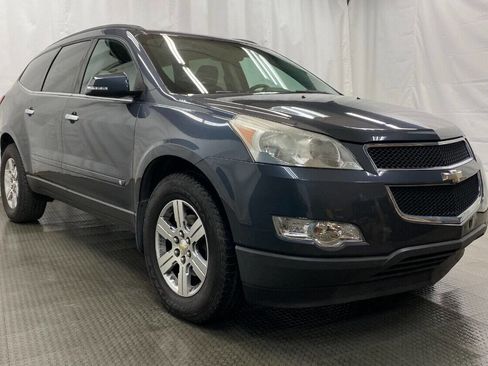 Used 2010 Chevrolet Traverse LT image 1