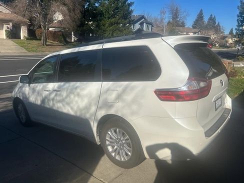 Used 2017 Toyota Sienna XLE image 17