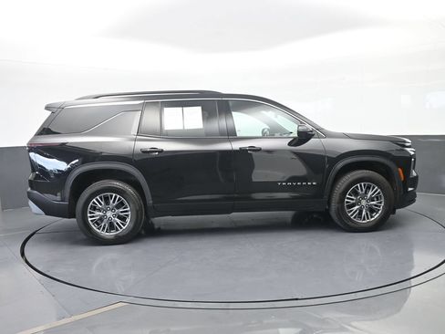 Used 2024 Chevrolet Traverse LT FWD image 7
