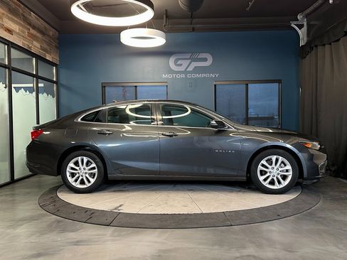 Used 2017 Chevrolet Malibu LT image 2