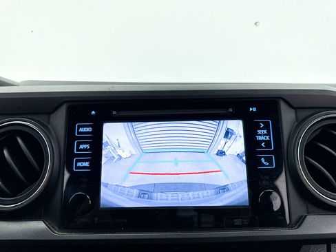 Used 2018 Toyota Tacoma TRD Sport w/ Technology Package image 15