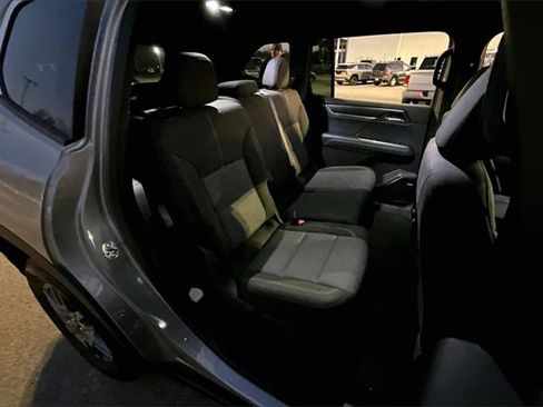 Used 2025 GMC Acadia Elevation image 25