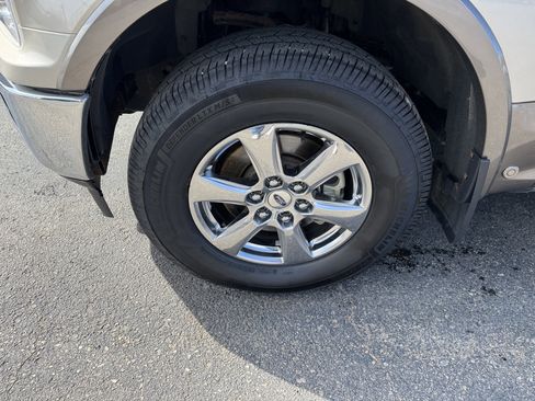 Used 2018 Ford F150 Lariat w/ Equipment Group 502A Luxury image 40