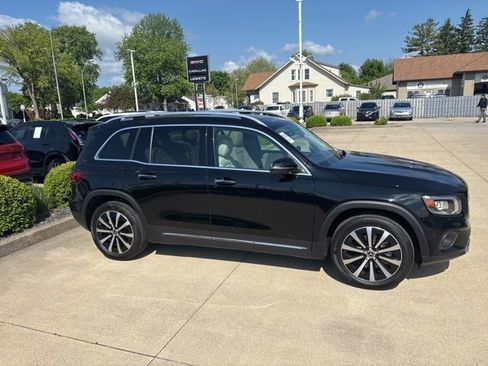 Used 2022 Mercedes-Benz GLB 250 4MATIC w/ Premium Package Lite image 2