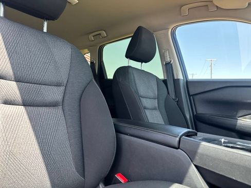 Certified 2025 Nissan Rogue SV FWD image 27